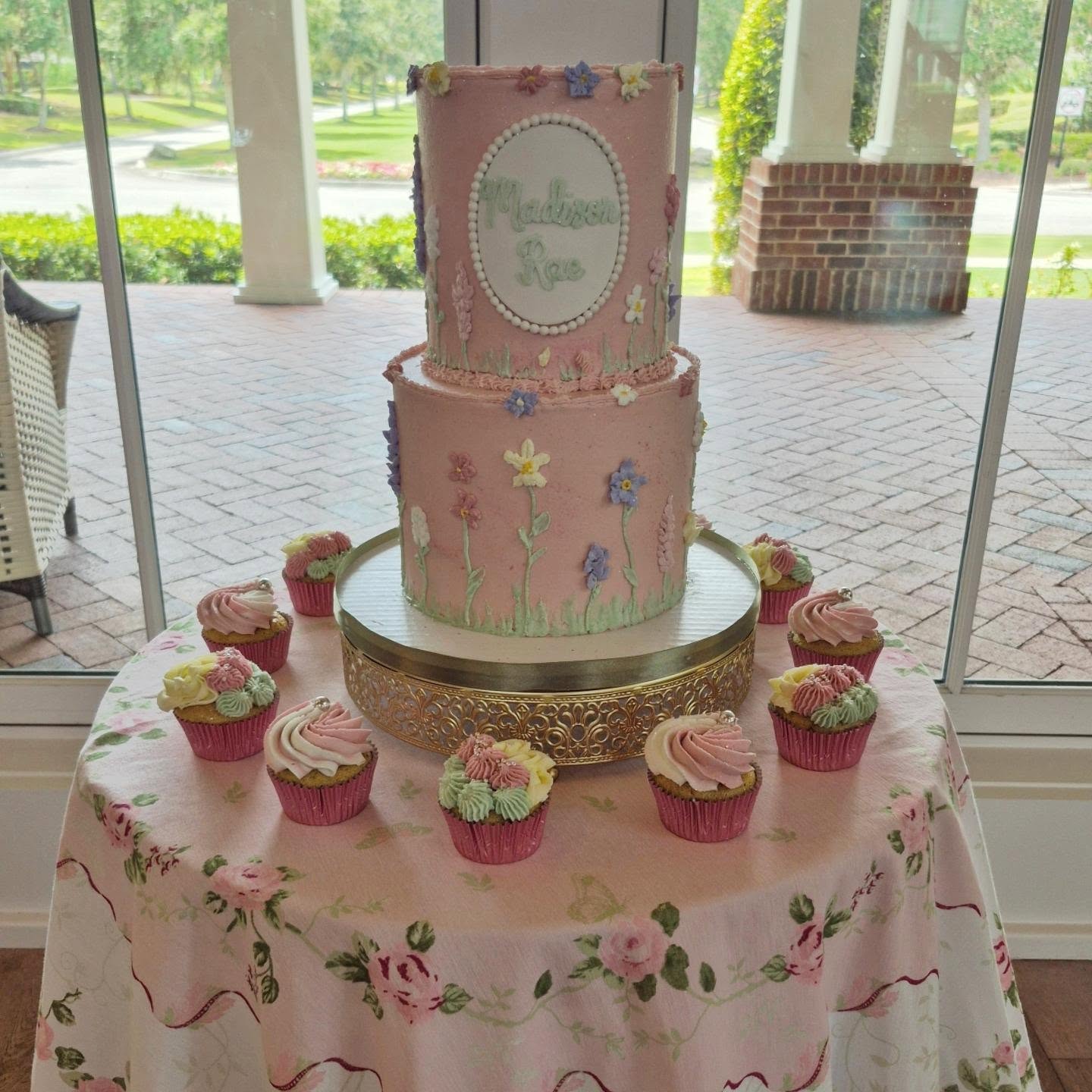 Elegant tiered cake with floral decoration